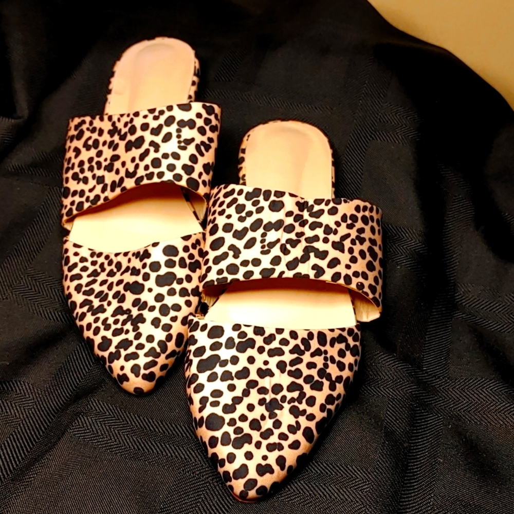 No brand name cheetah print mule, size 9